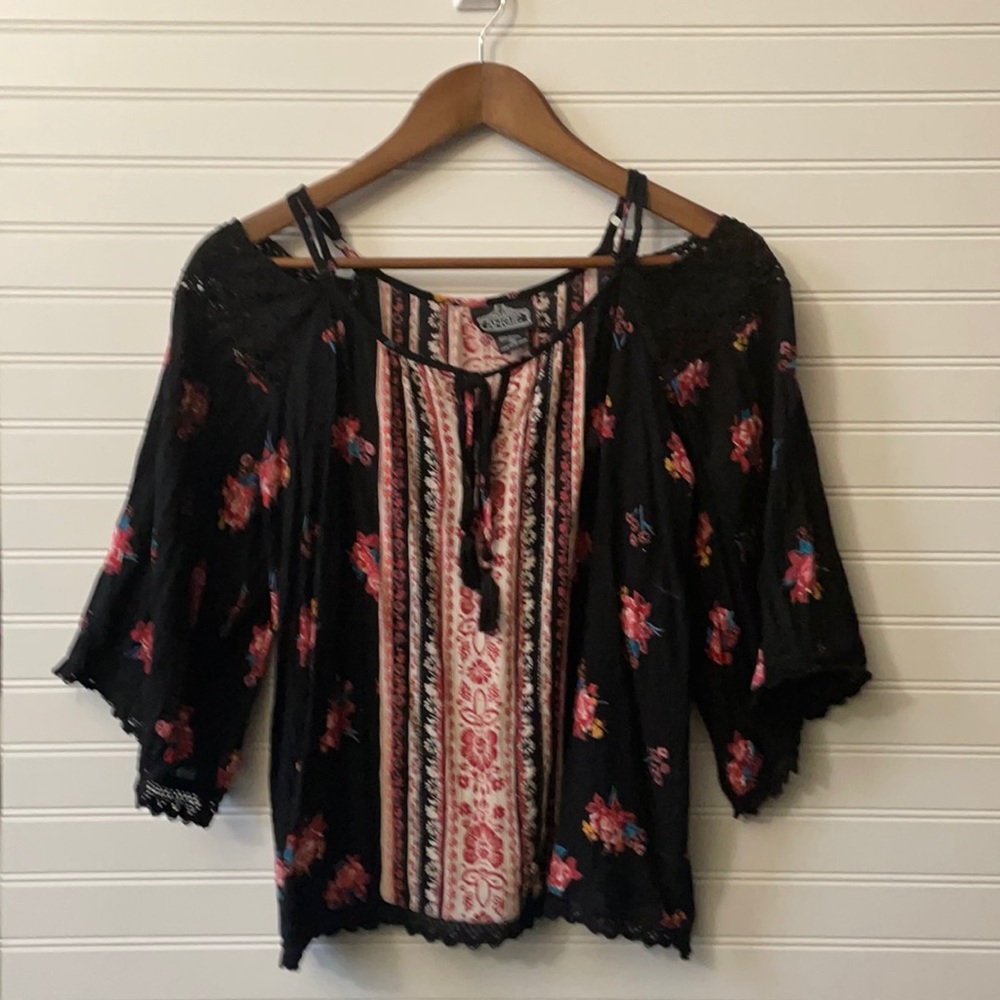Angie crop top with black lace and flowers